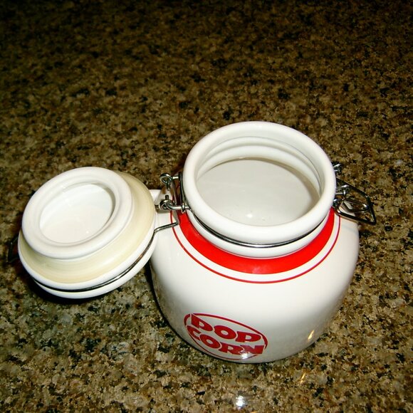 White and Red Pro Popcorn Glass Container with Lid that Latches Closed - Picture 3 of 4